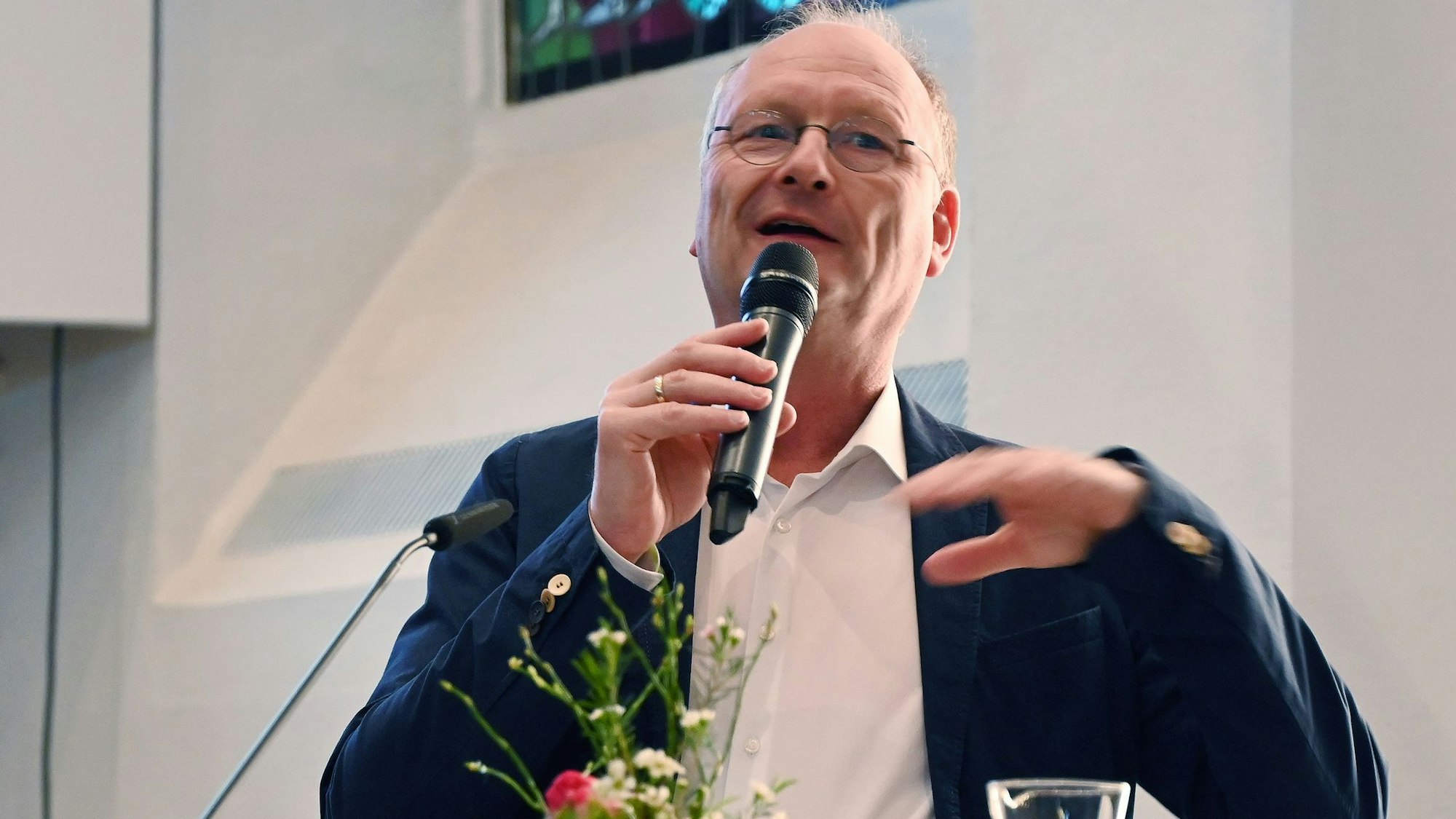 Sven Plöger spricht in Wiehl.