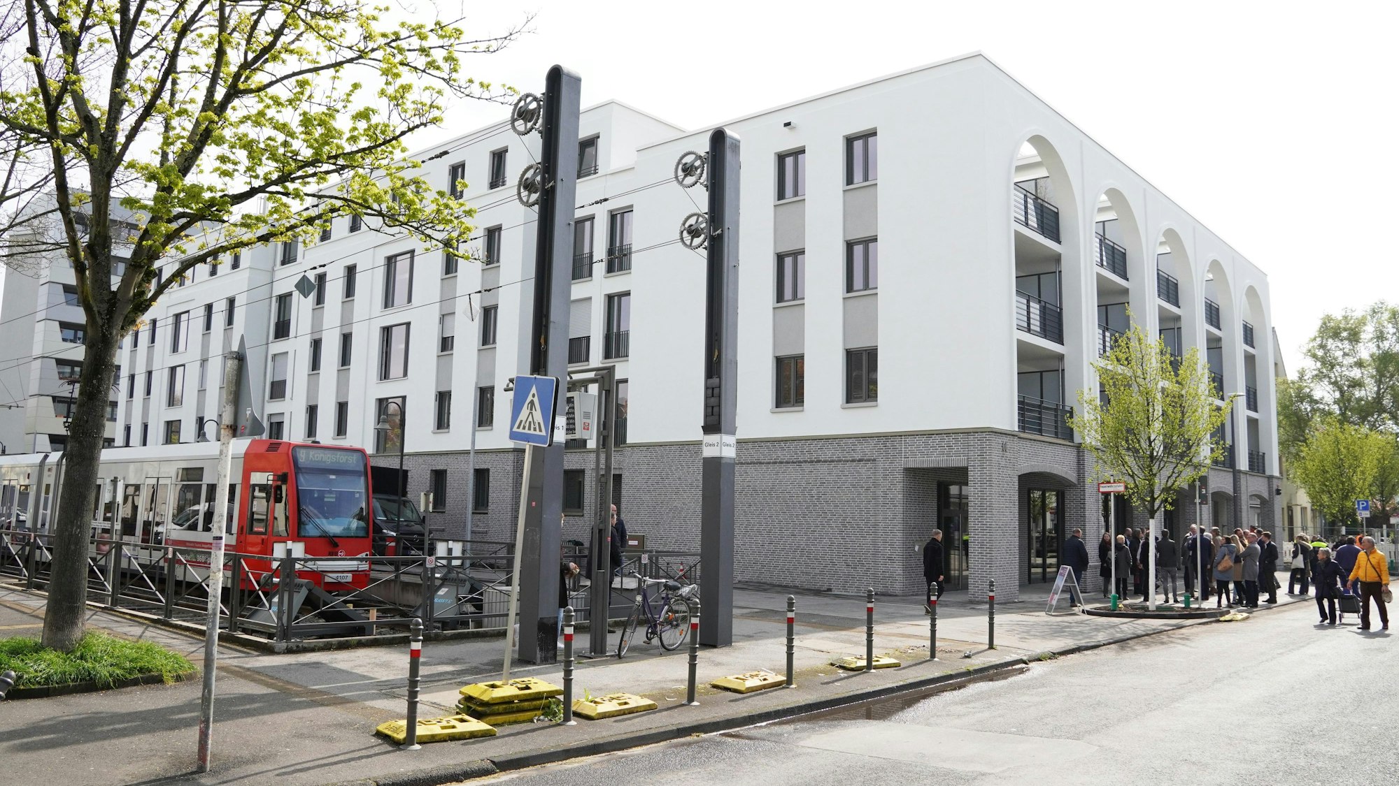 Am Hermeskeiler Platz hat die KVB ein eigenes Quartier für Mitarbeiterinnen und Mitarbeiter bauen lassen. Jetzt wurde es eröffnet.