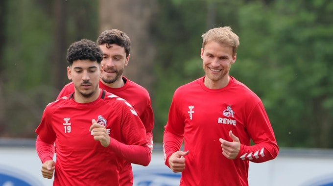 Sebastian Andersson, Jonas Hector und Dimitris Limnios scherzen im FC-Training.&nbsp;