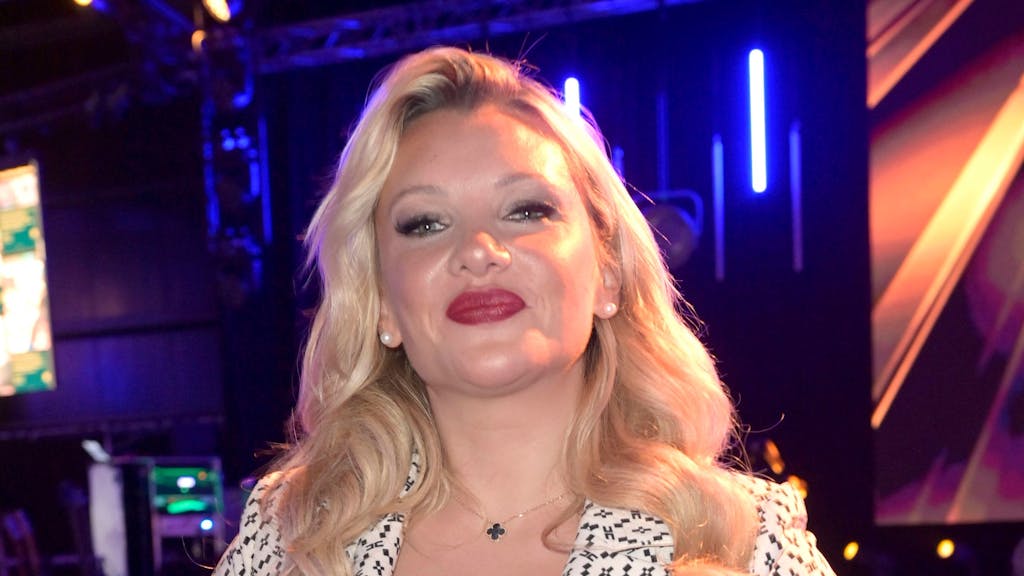 Evelyn Burdecki bei der Verleihung der „Goldenen Sonne“ 2023 während der Sonnenklar.TV-Gala im Wunderland Kalkar.