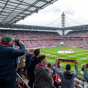 Knapp 35.000 Zuschauer sahen das Spiel der Frauen-Bundesliga zwischen dem 1. FC Köln und Eintracht Frankfurt.