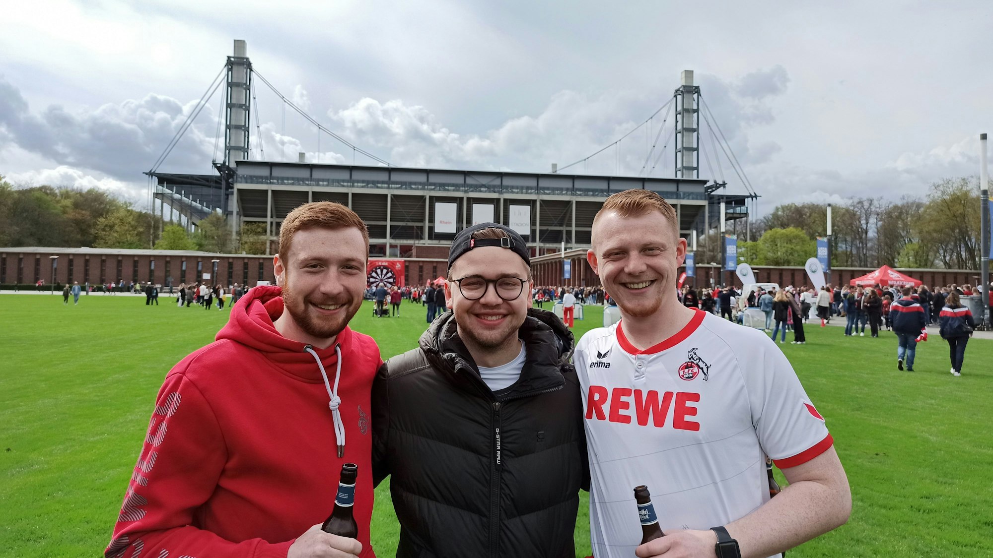 Noah, Marvin und Yannik verbrachten des Sonntag beim Frauenfußball in Köln.