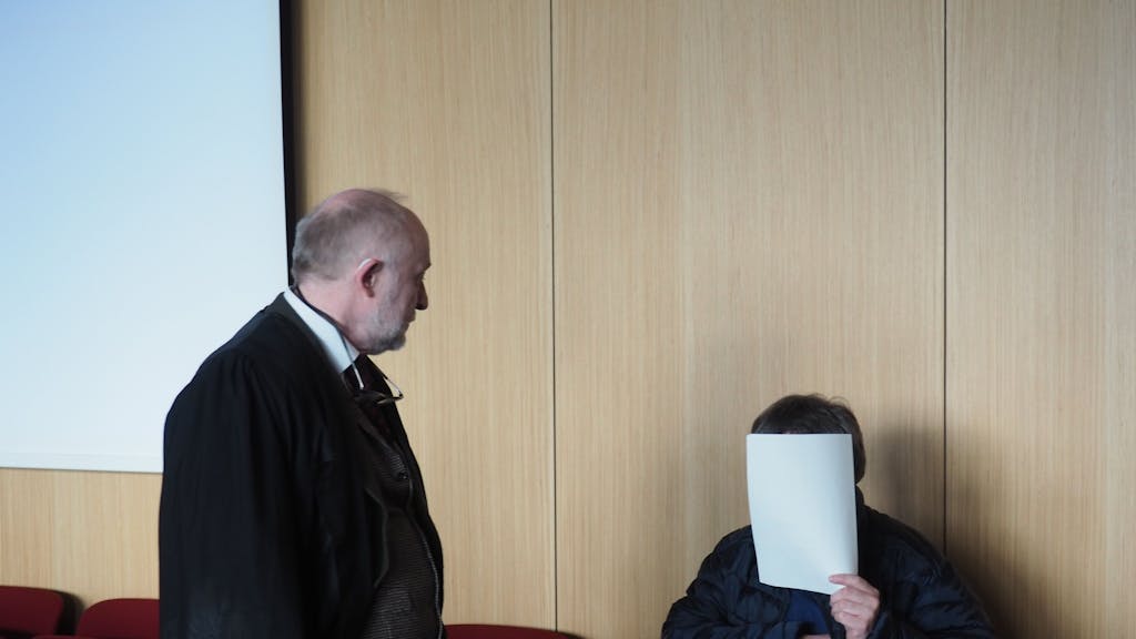 Uwe B. mit seinem Anwalt in Düsseldorf vor Gericht