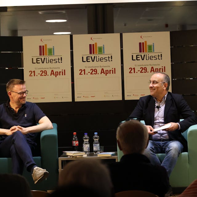 Die Autoren Gerd Hachmöller (links) und Samer Tannous bei LEV liest