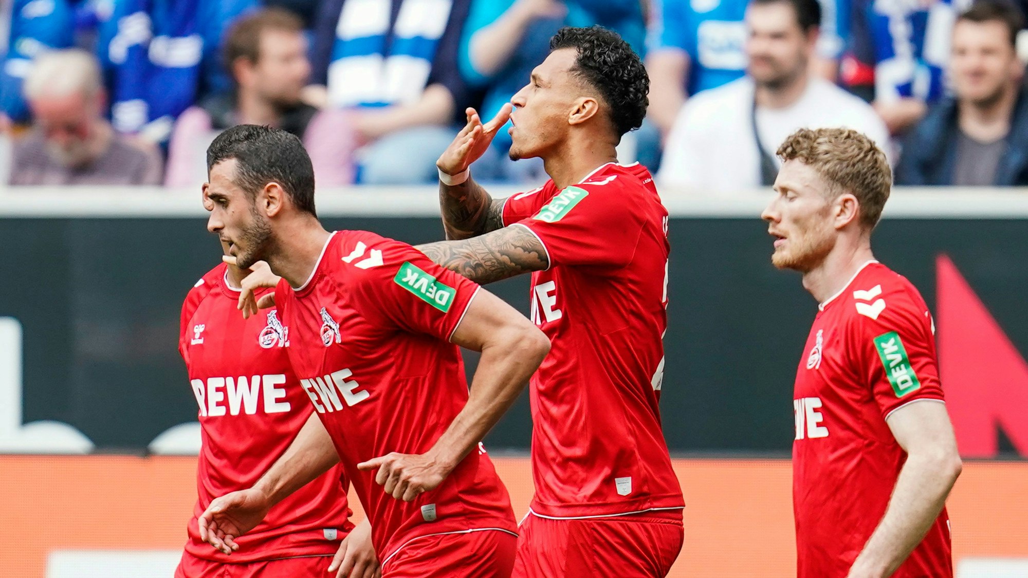 Davie Selke jubelt nach seinem Tor für den 1. FC Köln gegen die TSG Hoffenheim.