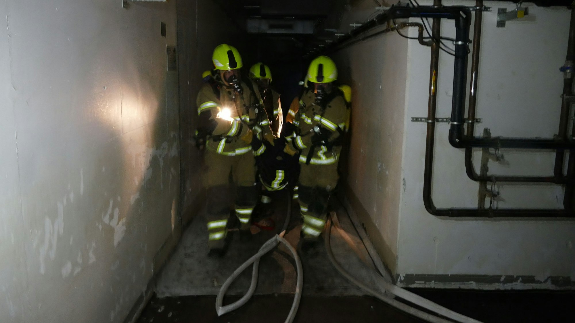 Übung der Feuerwehr Rheinbach am 20. April 2023

Rettung einer Person im verrauchten Keller.