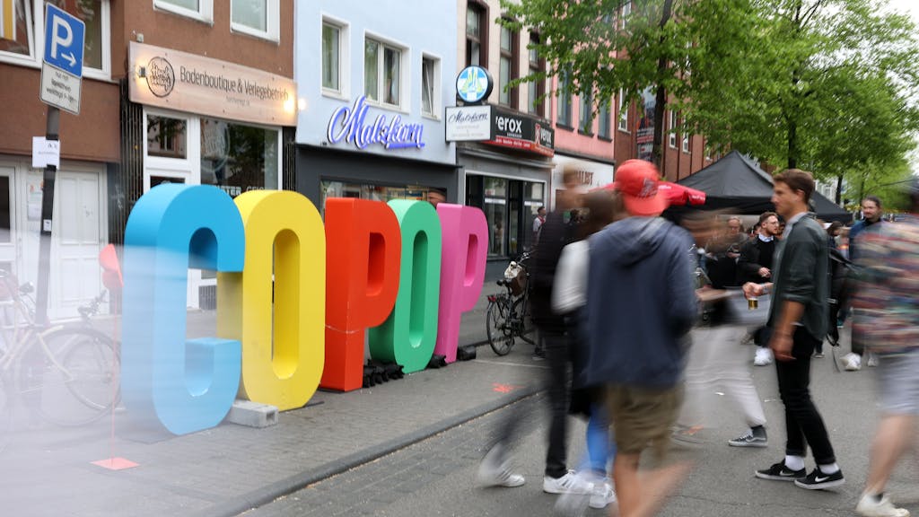 Rundgang über die „c/o pop“ und die kostenlosen Konzerte und dem Markt auf der Venloer Straße in Köln-Ehrenfeld.&nbsp;