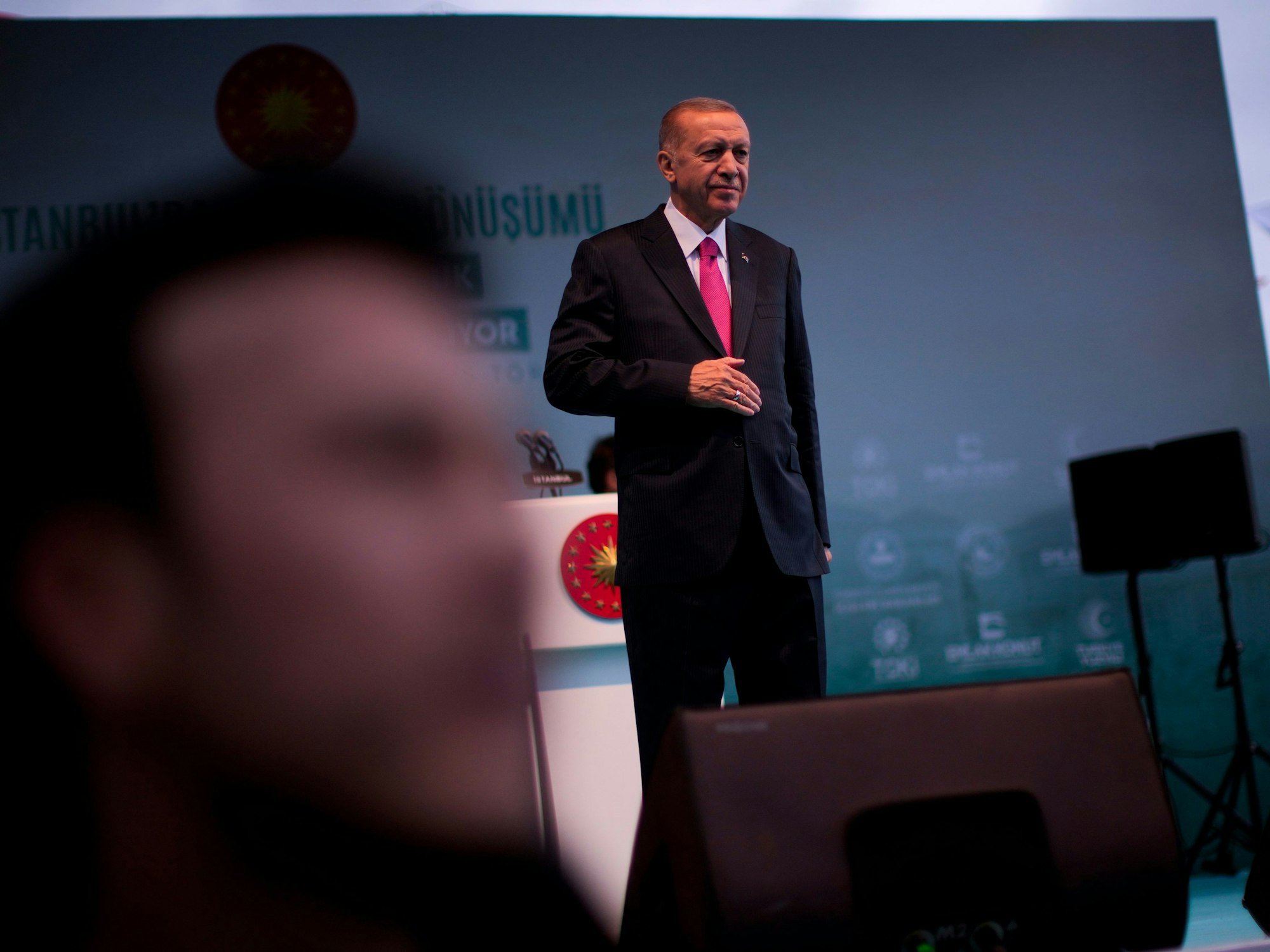 Der türkische Präsident Recep Tayyip Erdoğan hält eine Rede während einer Wahlkampfveranstaltung in Istanbul Mitte April.