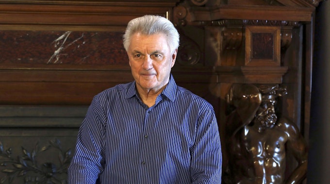 epa05297800 US writer John Irving poses for photographers during the presentation of his book 'Avenue of Mysteries' in Madrid, Spain, 10 May 2016. The novel tells about a writer who explores his fears. EPA/PACO CAMPOS ++ +++ dpa-Bildfunk +++