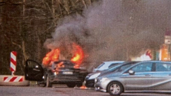 Brennendes Auto des Jüchener Bürgermeisters