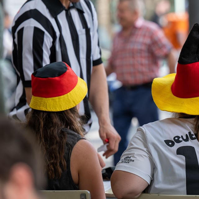 In wenigen Wochen startet in Deutschland die Fußball-Europameisterschaft. Hier ein Bild vom Public Viewing der Frauenfußball-WM von 2022.