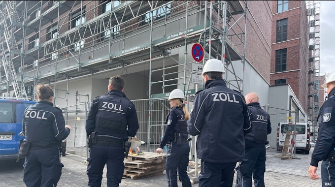 Mit vereinten Kräften ging das Hauptzollamt Köln gegen illegale Beschäftigung im Baugewerbe vor.