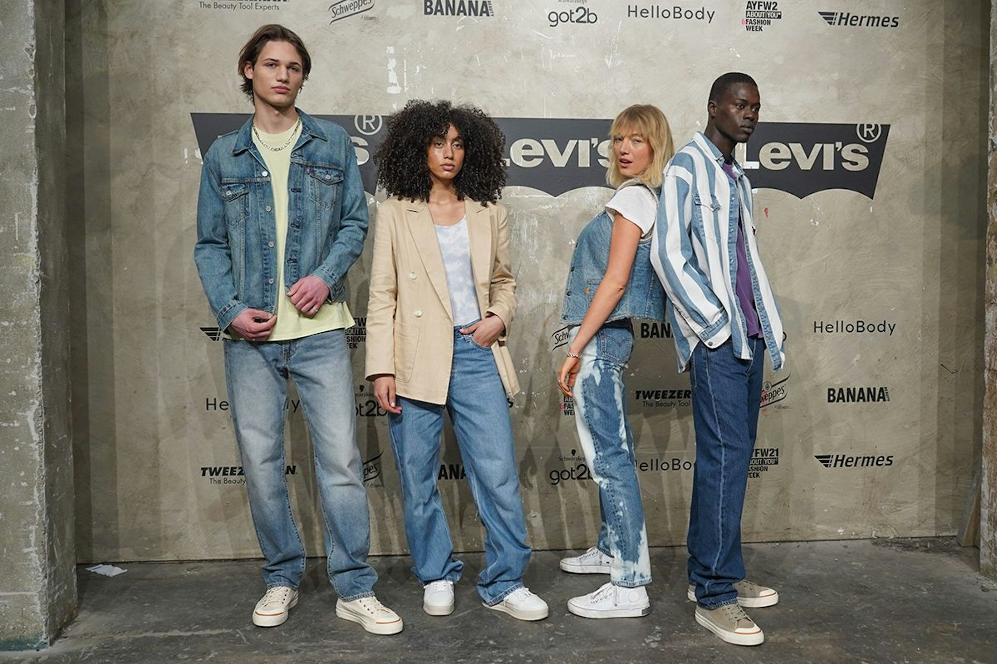 Models zeigen Kreationen von Levis im Rahmen der About You Fashion Week im Kraftwerk in der Köpenicker Straße.