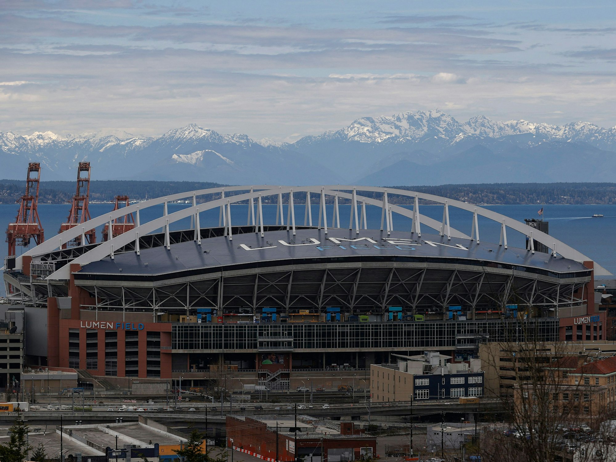Außenansicht des Lumen Field Stadions am 29. März 2023 in Seattle, Washington