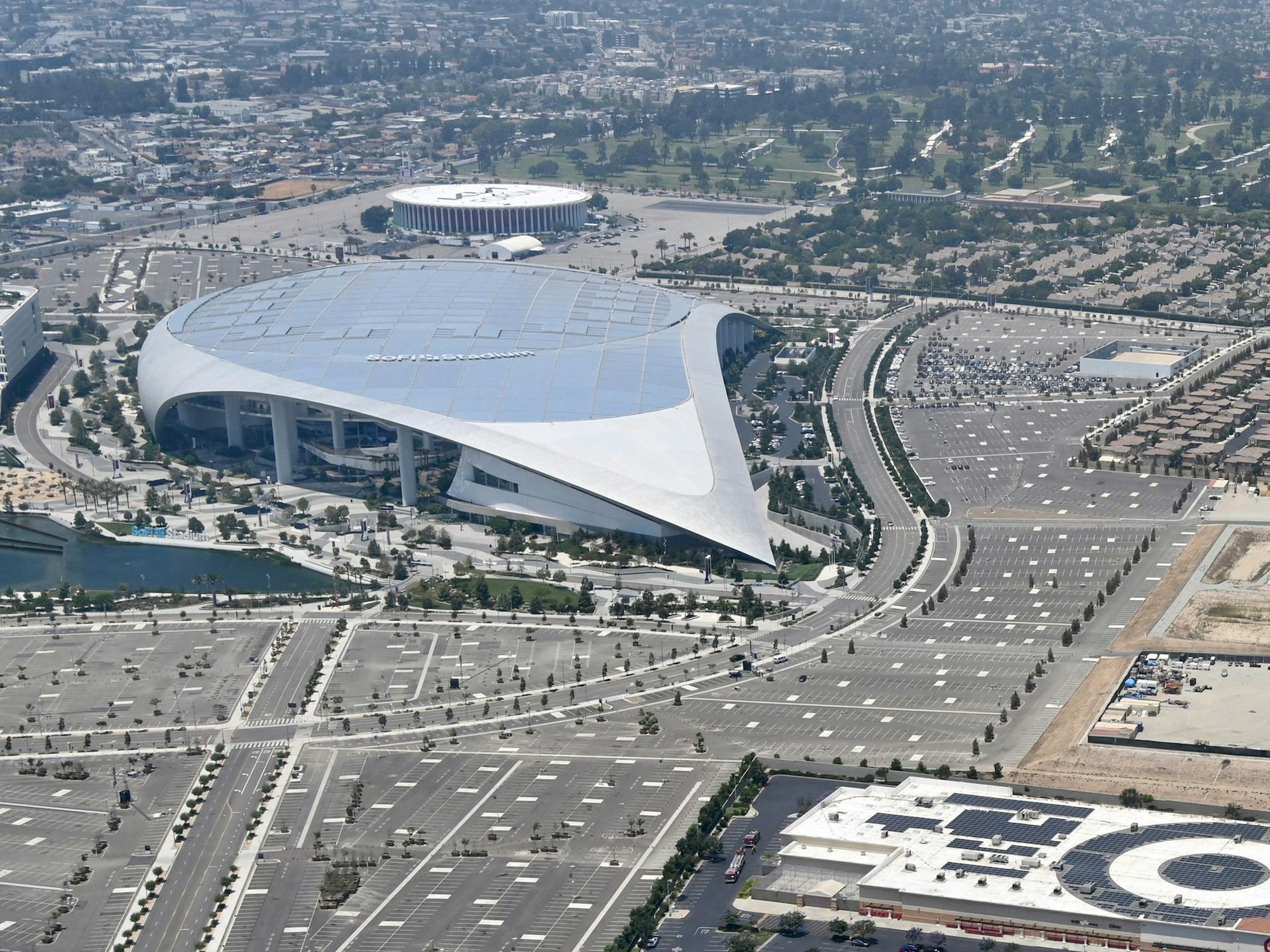 Eine Luftaufnahme des SoFi Stadium in Inglewood, einem Vorort von Los Angeles am 16. Juni 2022.