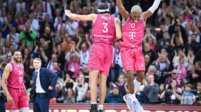 TJ Shorts und Tyson WardTyson Ward von den Telekom Baskets.