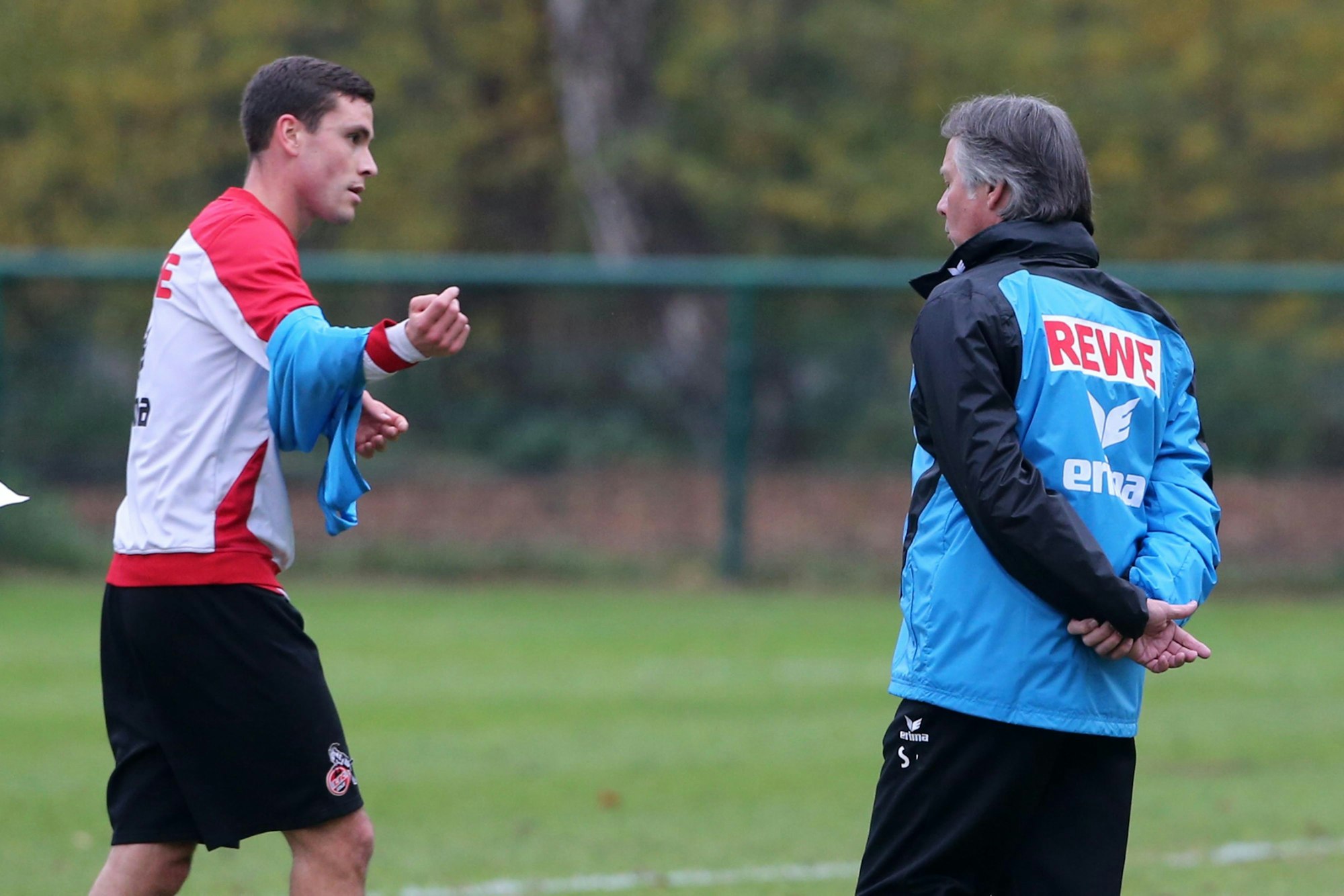 Jonas Hector (l.) trainierte bei der U21 des FC auch kurz unter Trainer Stephan Engels.