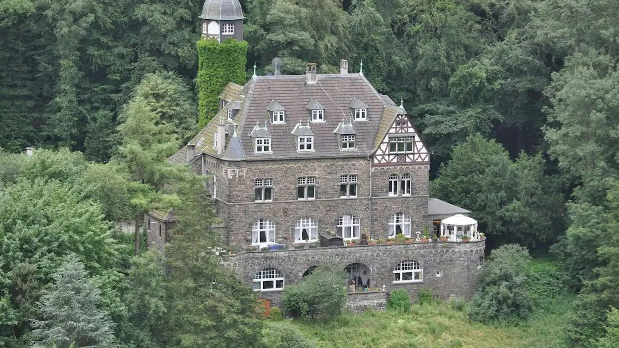 Über Airbnb können Gäste eine Unterkunft in diesem Schloss mieten.