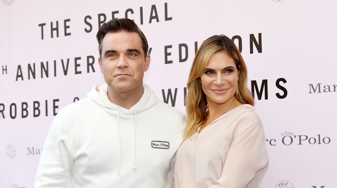Robbie Williams, britischer Sänger, und seine Frau Ayda Field bei der Vorstellung seiner Mode-Kollektion auf dem roten Teppich, hier im Juli 2017 in München.&nbsp;