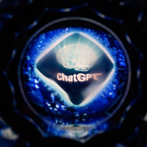 Ein Bildschirm zeigt das Logo der Künstlichen Intelligenz ChatGPT.