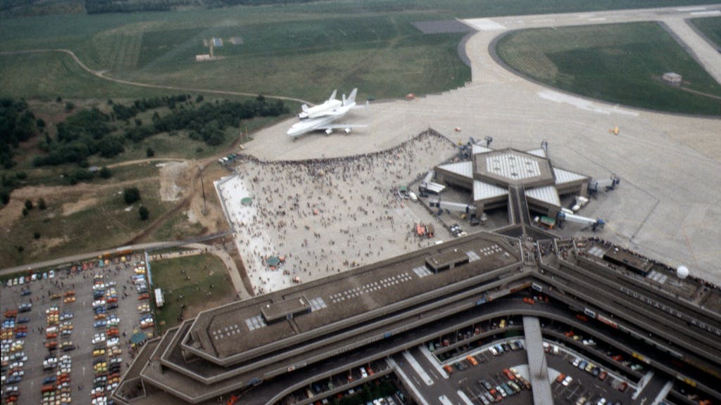 Hoher Besuch: Space Shuttle 20. Mai 1983,mehr als 300.000 Besucher kamen bei teilweise miserabelen wetter