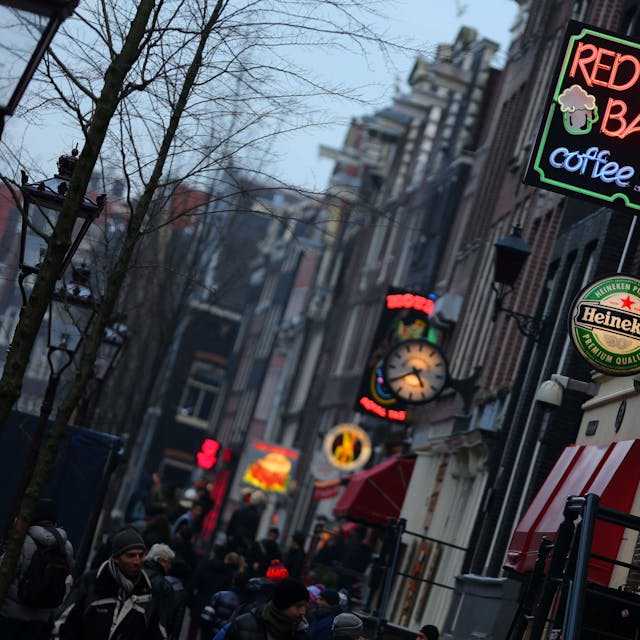 Es ist der Red Light Bar Coffee Shop im&nbsp;Rotlichtviertel von Amsterdam zu sehen.&nbsp;