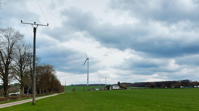 Auf einer Wiese bei Schmidtheim soll ein Photovoltaikfeld entstehen.