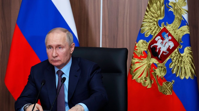 Russlands Präsident Wladimir Putin bei einem Treffen in Moskau Ende April 2023: Russland beklagt, dass die im Zuge des Krieges in der Ukraine verhängten Sanktionen die Lieferungen behinderten.