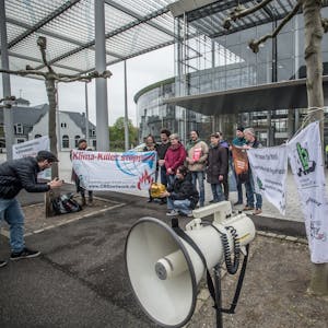 Protest vor der Konzernzentrale der Coordination gegen Bayer-Gefahren