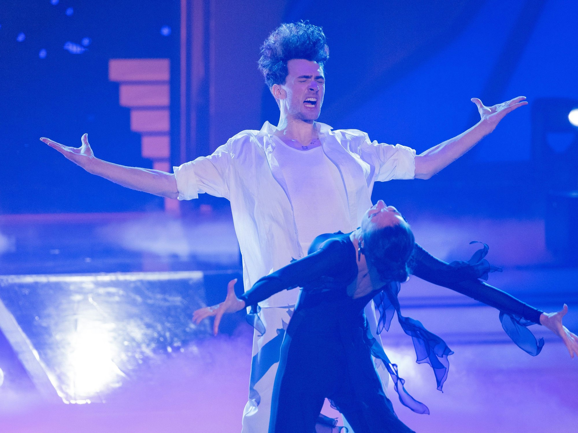Timon Krause und Ekaterina Leonova tanzen in der RTL-Tanzshow "Let's Dance" im Coloneum.