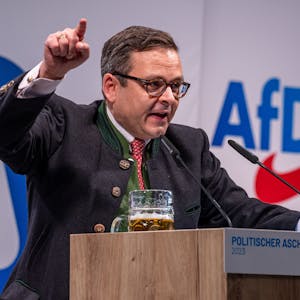 Gerald Grosz, Publizist und Präsidentenkandidat aus Österreich, zog beim Politischen Aschermittwoch der Alternative für Deutschland (AfD) am 22.02.2023 in Osterhofen über Markus Söder her. Das hat nun Folgen.