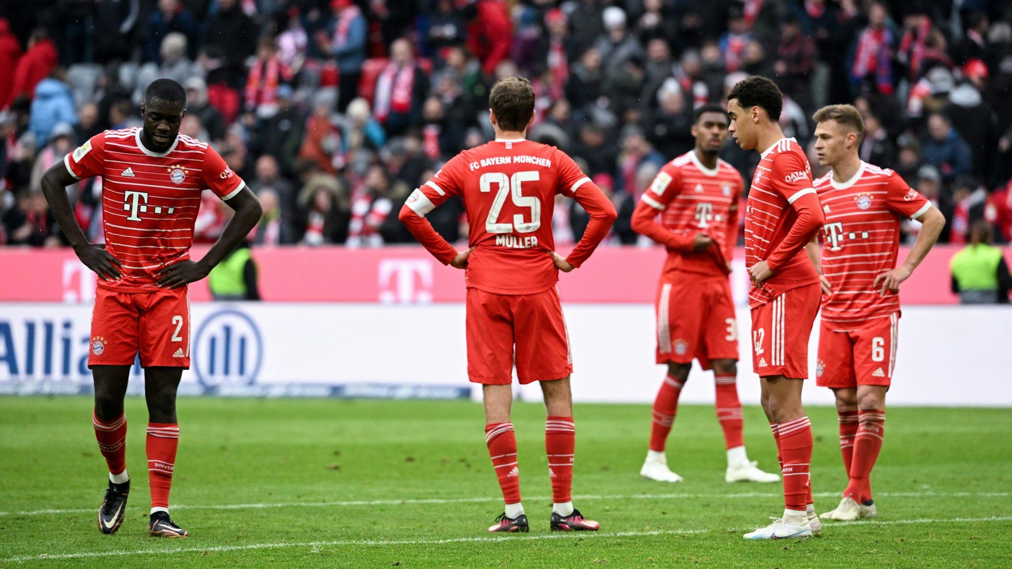Enttäuschung bei den Bayern-Spielern nach dem Spiel gegen Hoffenheim
