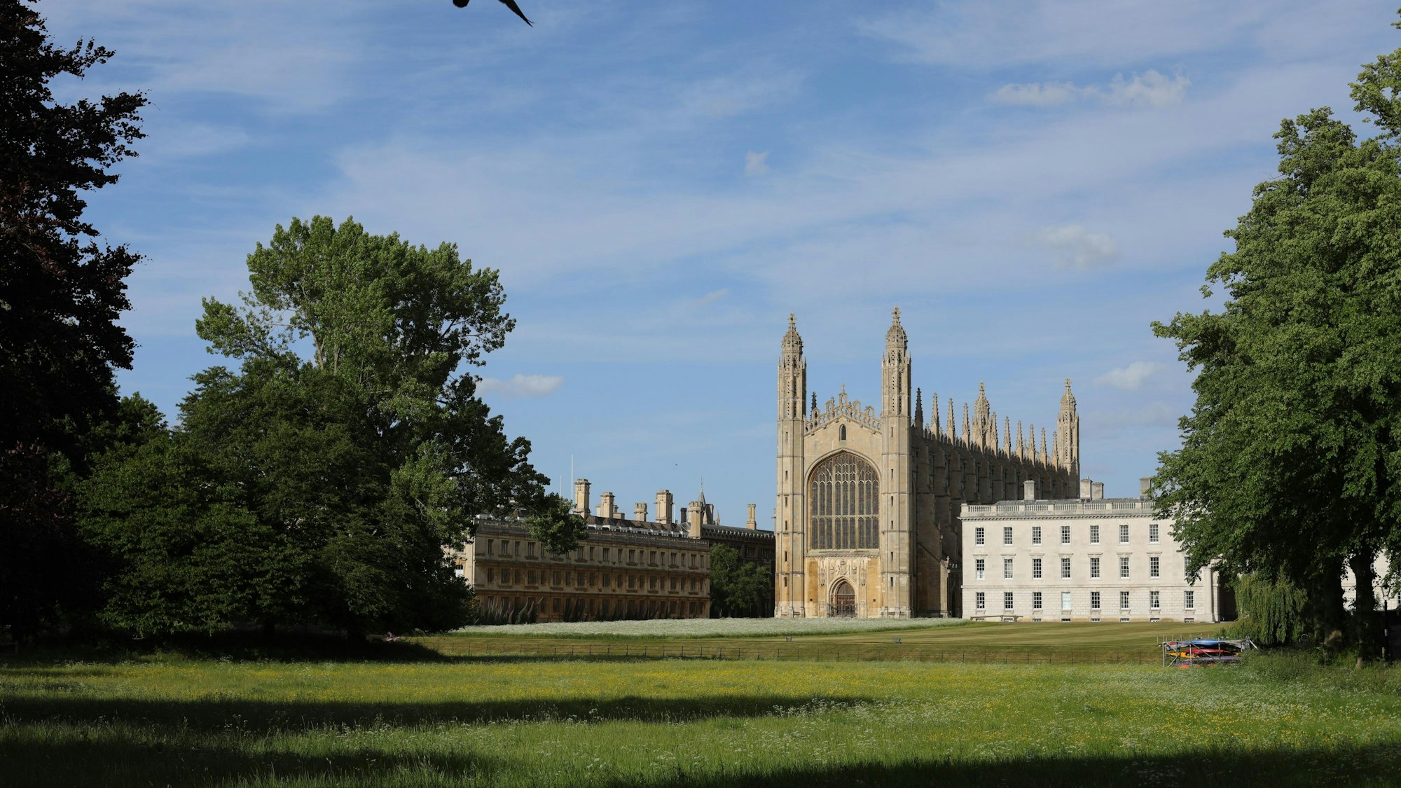 Es ist das King's College an der Universität Cambridge zu sehen.