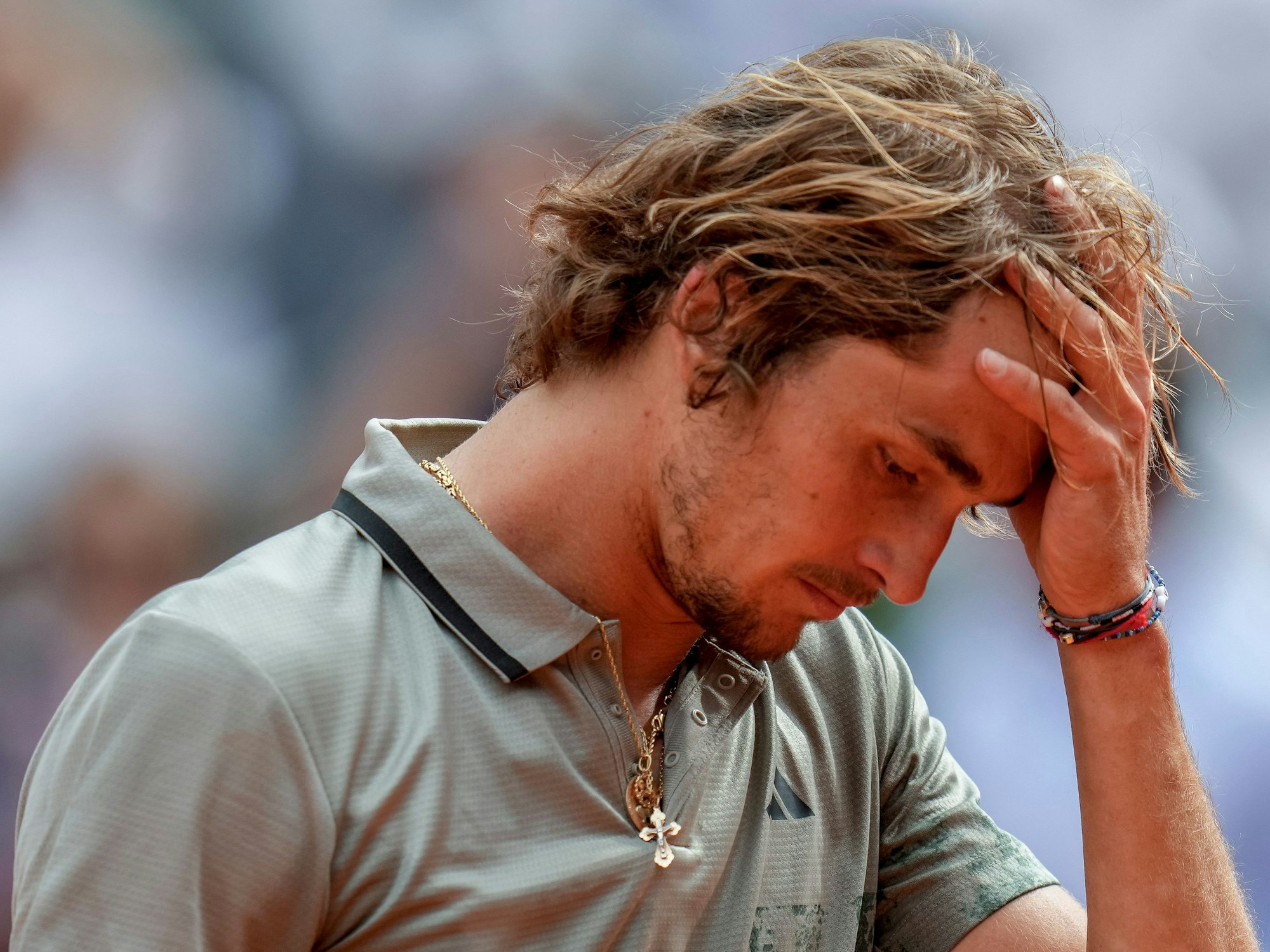 Alexander Zverev ist nach seiner Niederlage frustriert.