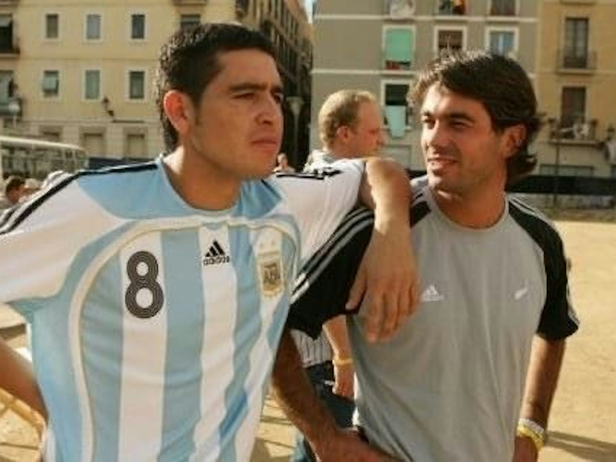 Alberto de Torres Lacroze 2006 mit Juan Roman Riquelme.