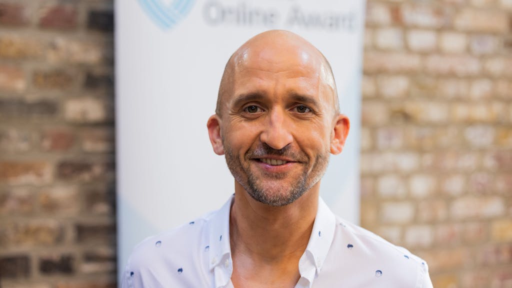 Markus Barth, Comedian, lächelt im Rahmen der Verleihung des Grimme Online Award.&nbsp;
