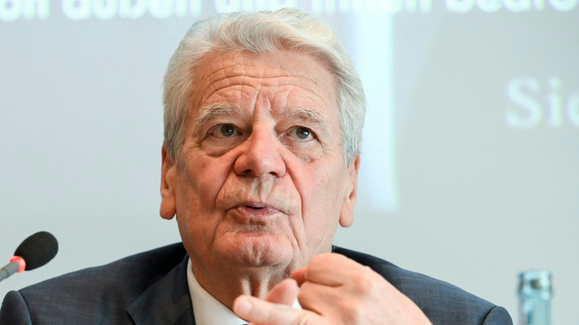 Der ehemalige Bundespräsident Joachim Gauck hält das Verhalten von Gerhard Schröder für „inakzeptabel“.
