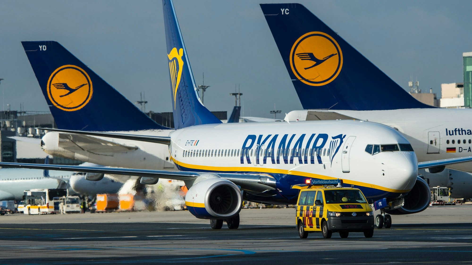 Ein irischer Rollstuhlfahrer musste nach einem Ryanair-Flug nach Schweden aus der Maschine kriechen. Professionelle Assistenz wäre erst eine Stunde später eingetroffen. (Archivbild)