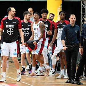 28.01.2023,-Basketball-Bayer Giants-Schwenningen

links: Dejan Kovacevic (Bayer)
mitte: Nick Hornsby (Bayer)

Foto: Uli Herhaus