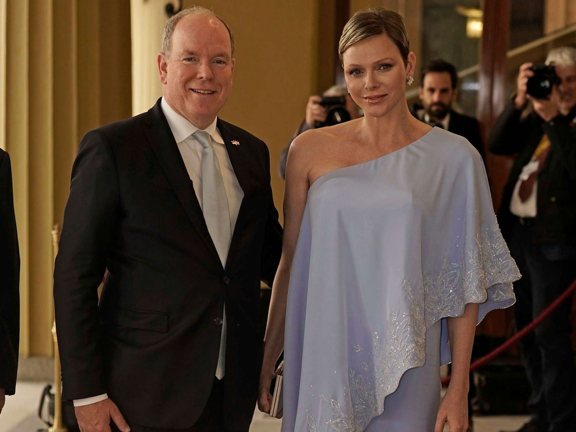 Fürst Albert II. und Fürstin Charlène von Monaco treffen am Freitag, dem 5. Mai 2023, im Buckingham Palace in London zu einem Empfang ein, den König Charles III. für die ausländischen Gäste gibt, die an seiner für den 6. Mai geplanten Krönung teilnehmen.