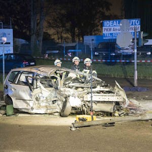 Bei einem Unfall auf der Neusser Landstraße in Köln-Niehl ist ein Mann gestorben.
