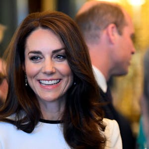 Kate, Prinzessin von Wales, spricht zu den Gästen während eines Mittagessens der Generalgouverneure und Premierminister im Buckingham-Palast in London am Freitag, den 5. Mai 2023, vor der Krönung des britischen Königs Charles III.