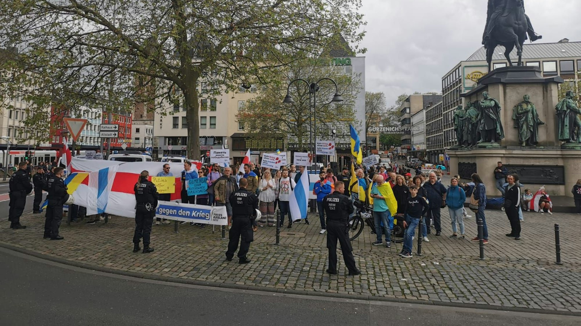Protest gegen die pro-russische Kundgebung hatte sich unter anderem auf dem Heumarkt postiert.