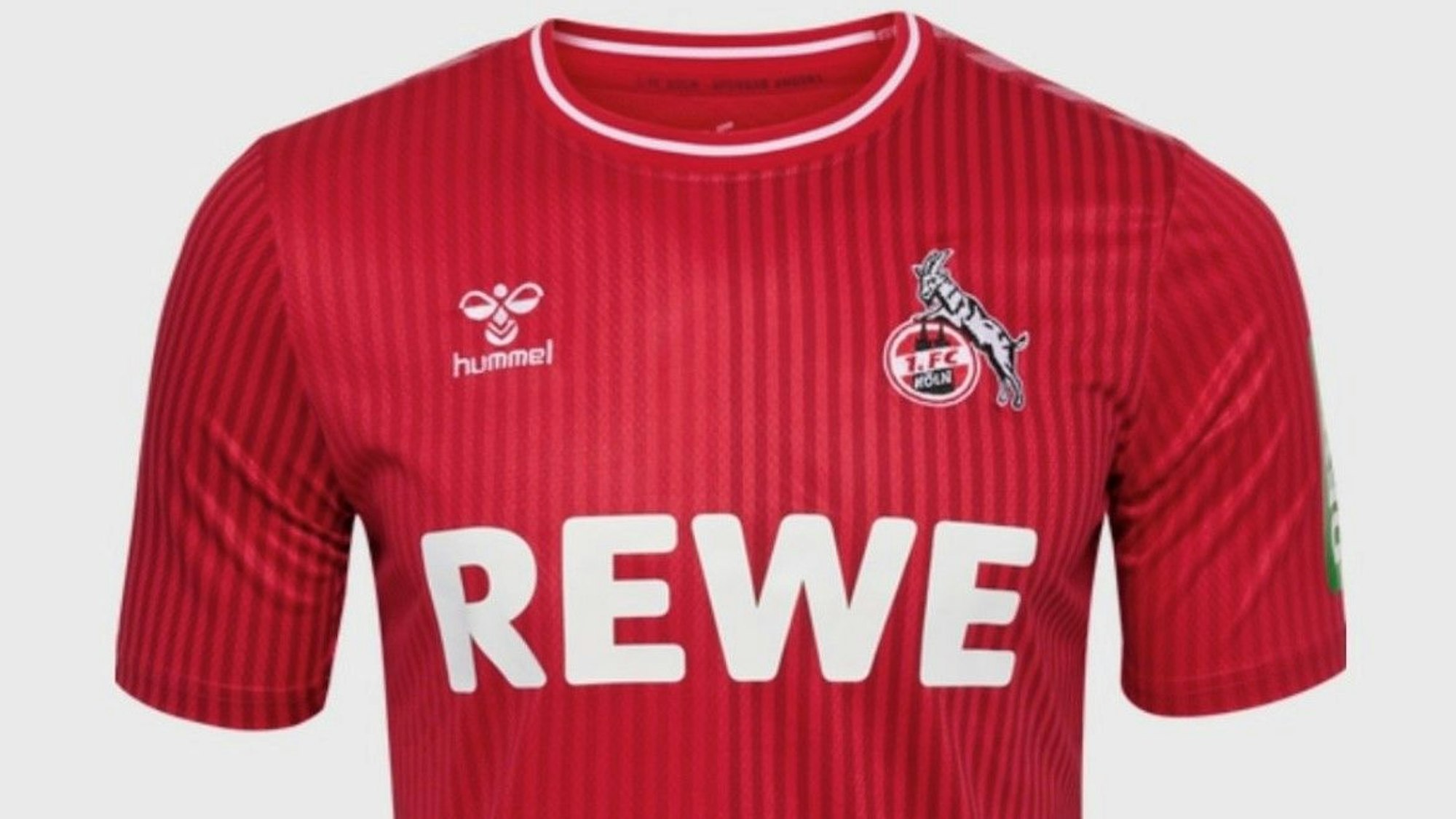 Ein rotes Trikot des FC Köln. Offenbar das neue Auswärtstrikot.