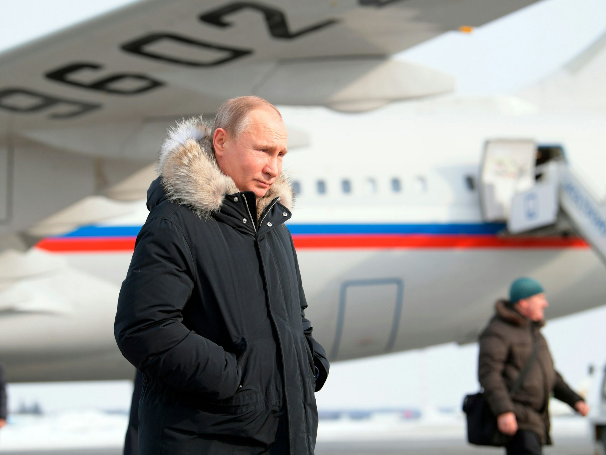 Russlands Präsident Wladimir Putin 2018 auf einem Flughafen in Jekaterinburg.