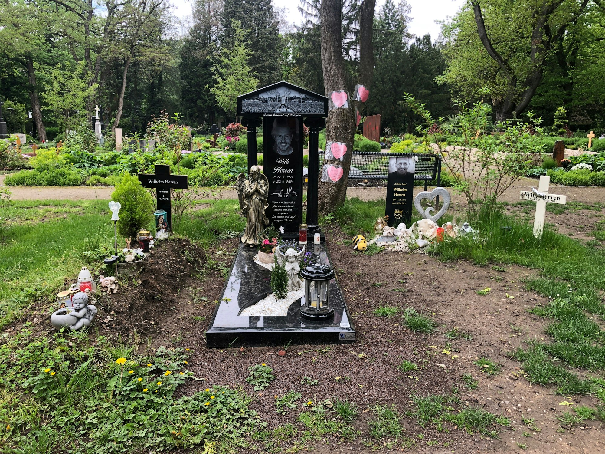 Willi Herren wurde nach seinem Tod am 5. Mai 2021 auf dem Melaten-Friedhof beigesetzt.