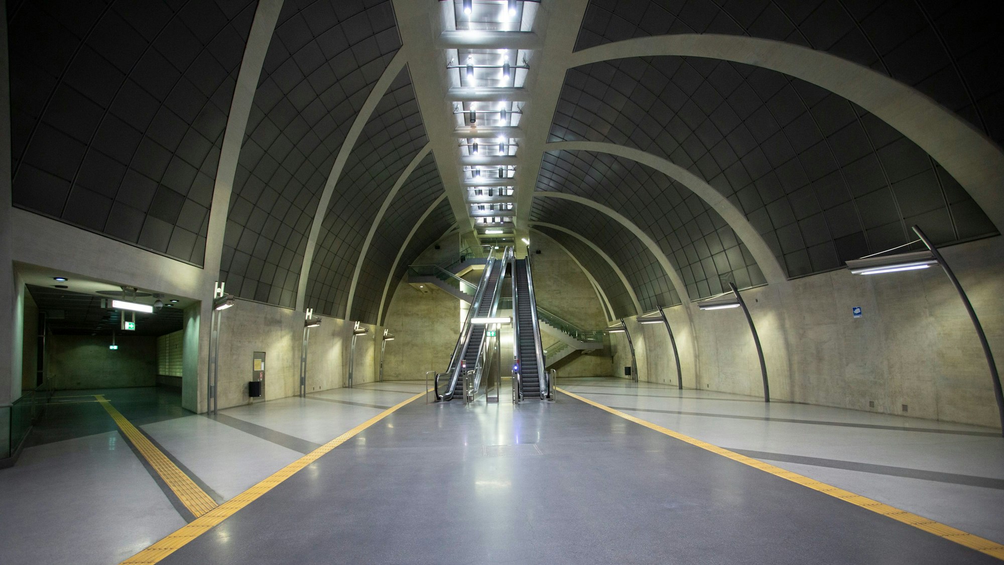 An der Haltestelle „Heumarkt“ soll der Ost-West-Tunnel ansetzen. Ein Teil müsste für die Arbeiten abgerissen werden.