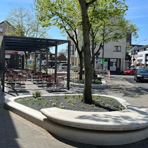 Der umgebaute Platz an der Leidenhausener Straße in Köln-Eil.