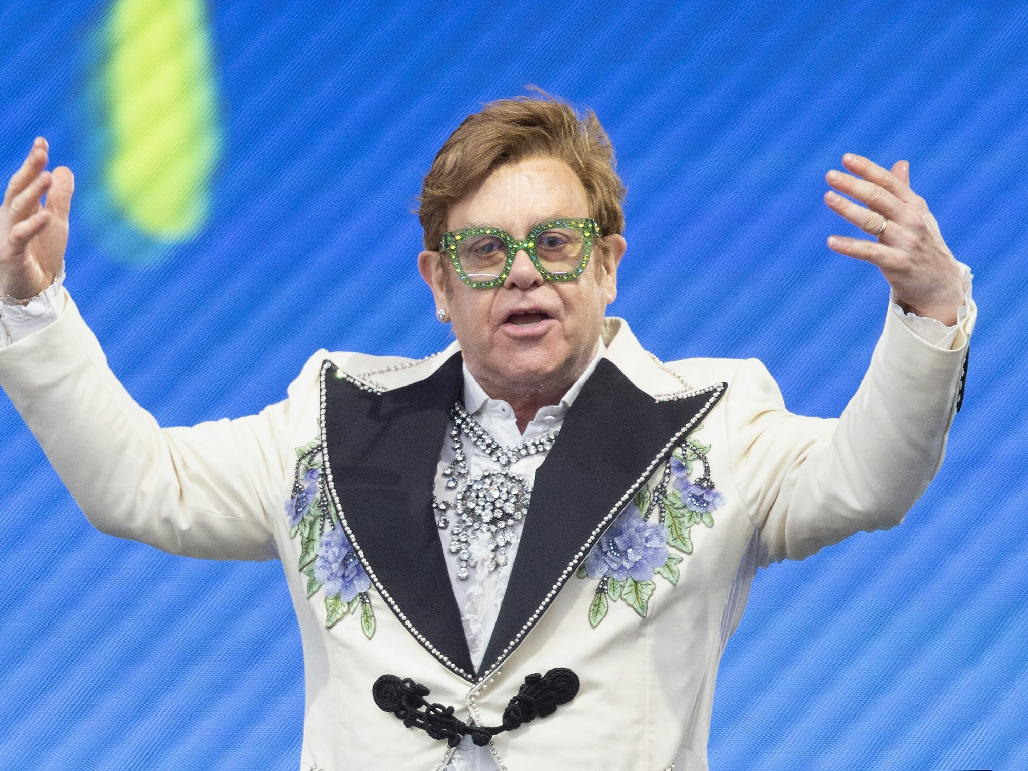 Elton John, Musiker, Komponist und Sänger, tritt live auf der Bühne des BST Hyde Park Festivals auf