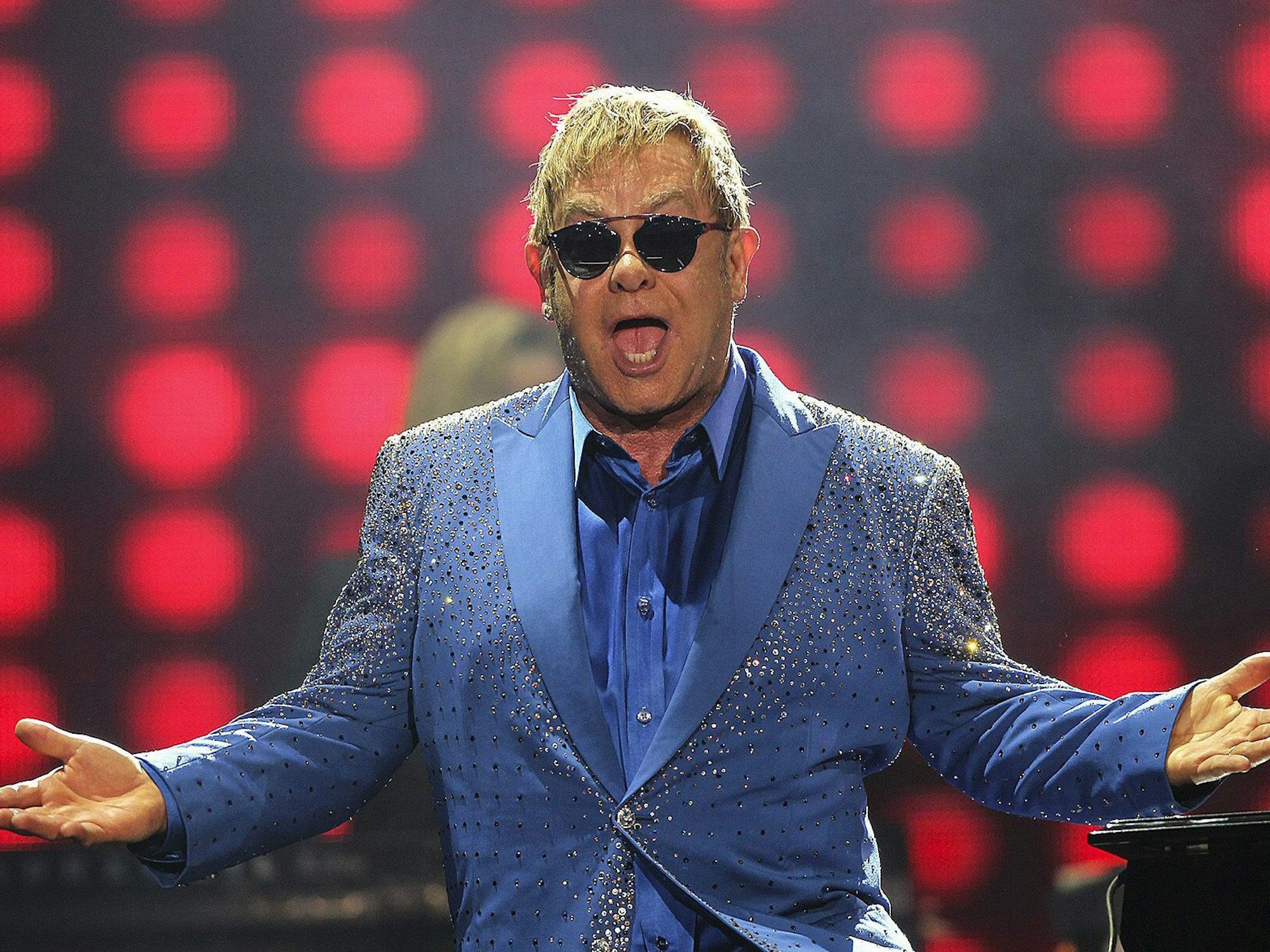 Elton John bei einem Konzert in Brasilien